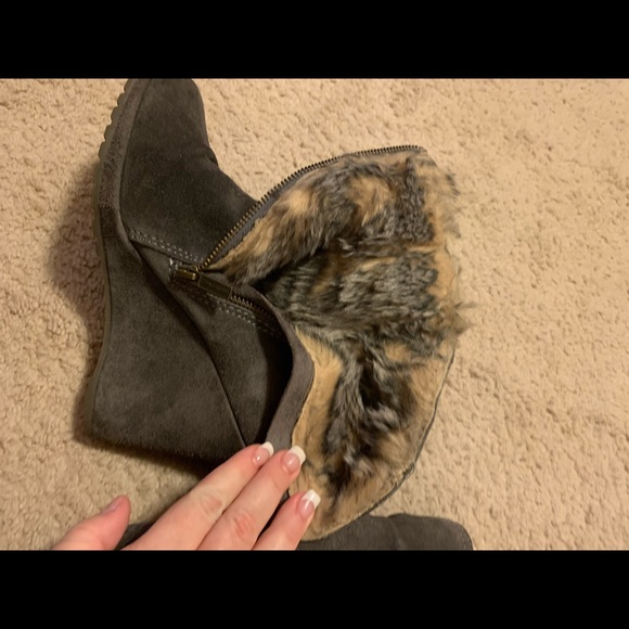 CALVIN KLEIN Grey suede high ankle boots size 9, faux fur interior lined - Picture 1 of 6